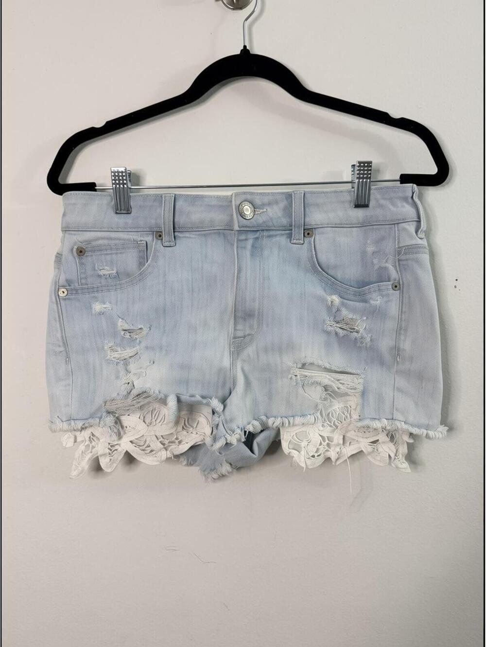 American Eagle Hi-Rise Shortie Denim Shorts Women’s Size 8 Light Wash Lace Hem